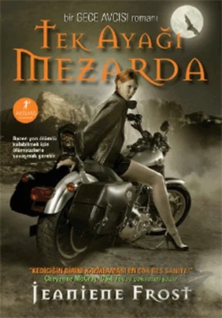 Tek Ayağı Mezarda – Jeaniene Frost – Artemis Yayınları kitap kapağı