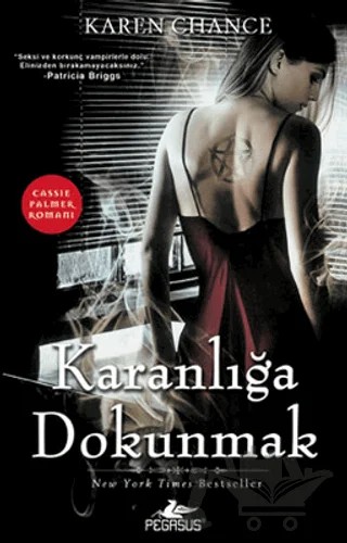 Karanlığa Dokunmak - Cassie Palmer Serisi 1. Kitap – Karen Chance – Pegasus Yayınları kitap kapağı