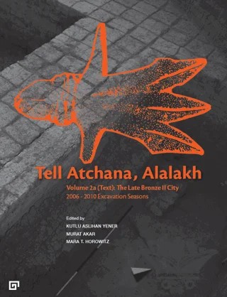 Tell Atchana, Alalakh Volume 2a (Text): The Late Bronze 2 City 2006 - 2010 Excavation Seasons (2 Cilt) – Kutlu Aslıhan Yener, Mara T. Horowitz, Murat Akar – Koç Üniversitesi Yayınları kitap kapağı