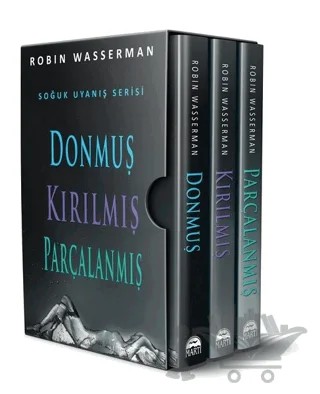 Soğuk Uyanış Serisi (3 Kitap Takım) – Robin Wasserman – Martı Yayınları kitap kapağı
