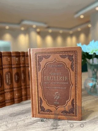 I. Halife Hz. Ebubekir (ra) Hayatı, Şahsiyeti, ve Dönemi (Termo Deri) – Ali Muhammed Sallabi – Ravza Yayınları kitap kapağı