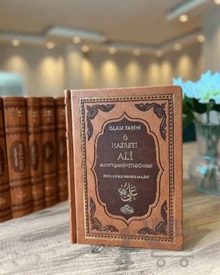 IV. Halife Hz. Ali (ra) Hayatı, Şahsiyeti ve Dönemi (Termo Deri) – Ali Muhammed Sallabi – Ravza Yayınları kitap kapağı