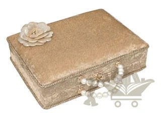 İnci Serisi Ahşap Kadife Kaplamalı Plaket Kutu + Çanta Boy Arapça Kadife Kuran + Cam İnci Tesbih + Namaz Başörtüsü + Pleksi Ayraç Hediye Seti Gold (90308) – Kolektif – Furkan Neşriyat kitap kapağı