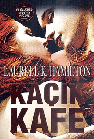 Kaçık Kafe Bir Anita Blake Vampir Avcısı Romanı – Laurell K. Hamilton – Artemis Yayınları kitap kapağı