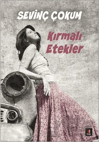 Kırmalı Etekler – Sevinç Çokum – Kapı Yayınları kitap kapağı