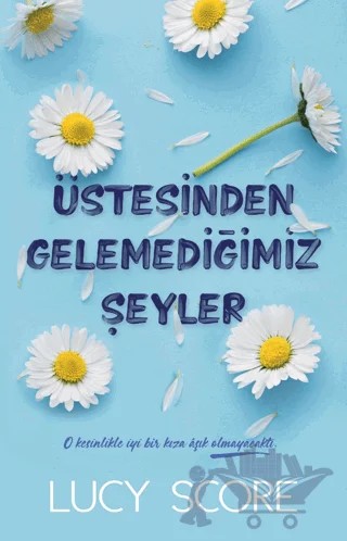 Üstesinden Gelemediğimiz Şeyler – Lucy Score – Martı Yayınları kitap kapağı